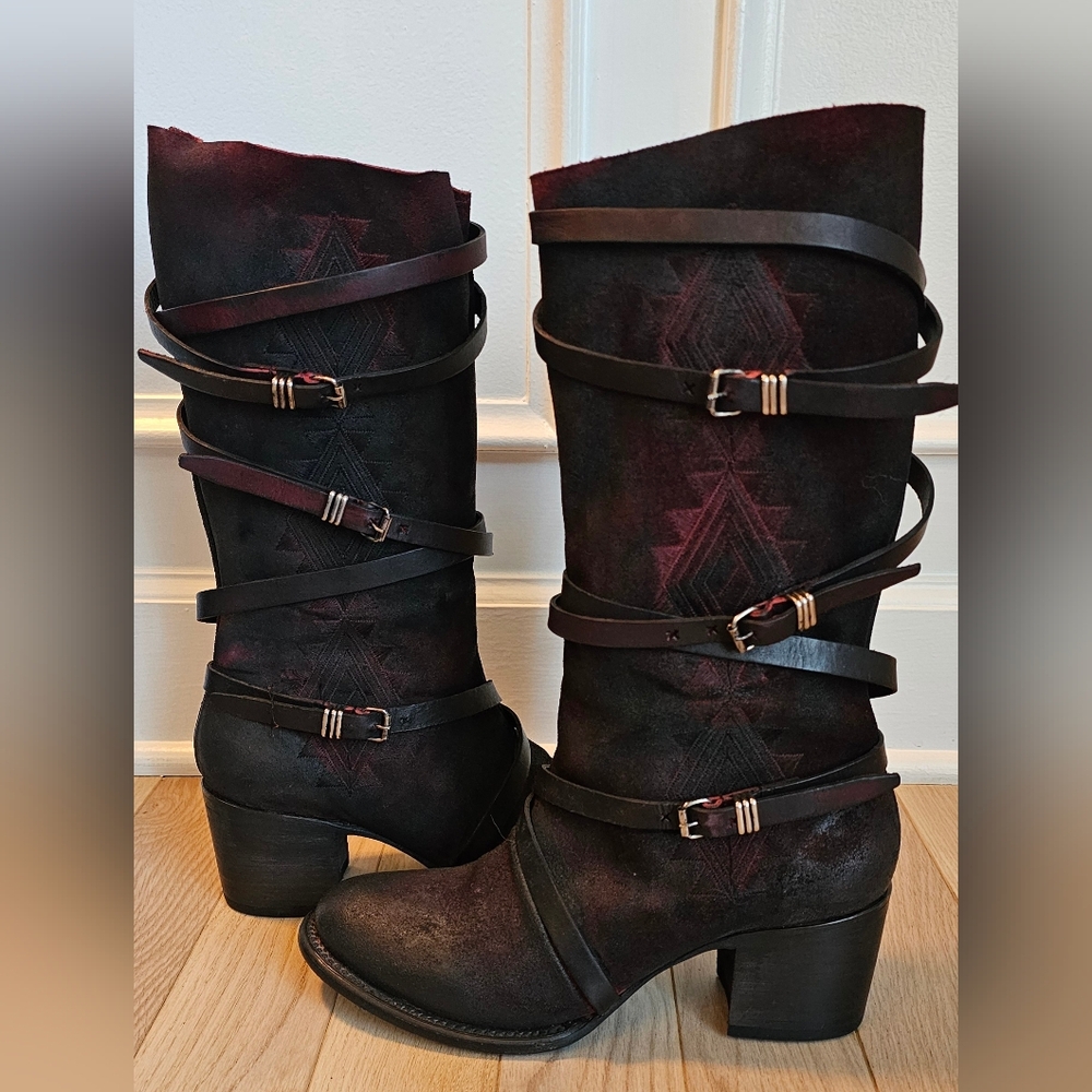Freebird by Steven- Colin Leather Boot With Embroidery And Round Toe😍